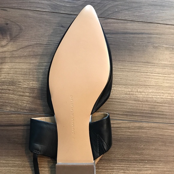 Banana Republic womens flats size 7 - Picture 2 of 3